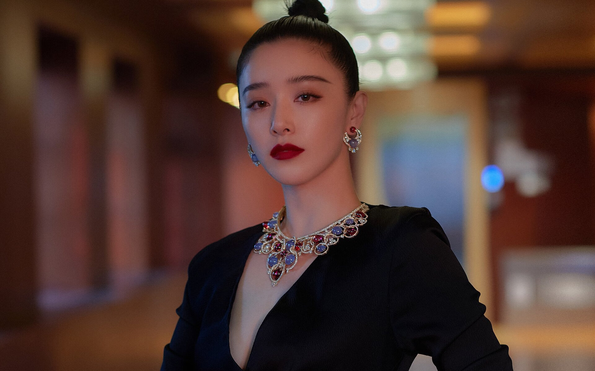球场“固若金汤”的防守典范：不可逾越的后卫线，得分后卫防守站位