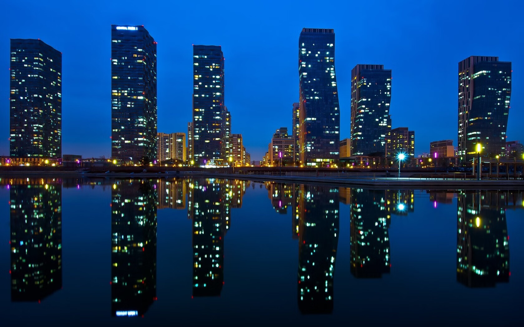 校园足球推广计划深入推进，青少年热情高涨，校园足球的推广