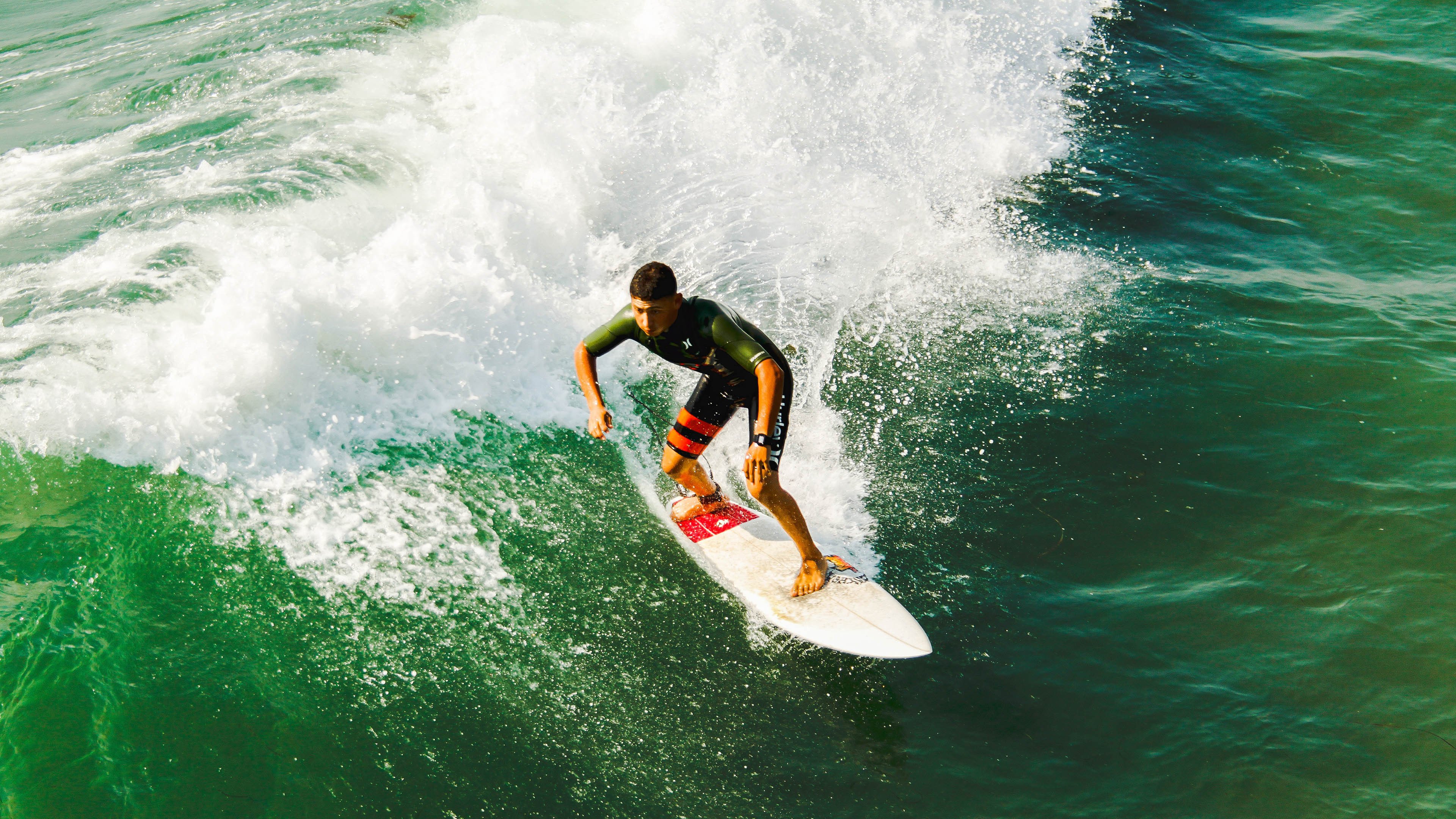 台球比赛现场表演精彩纷呈，观众久久不愿离去，台球比赛简单规则