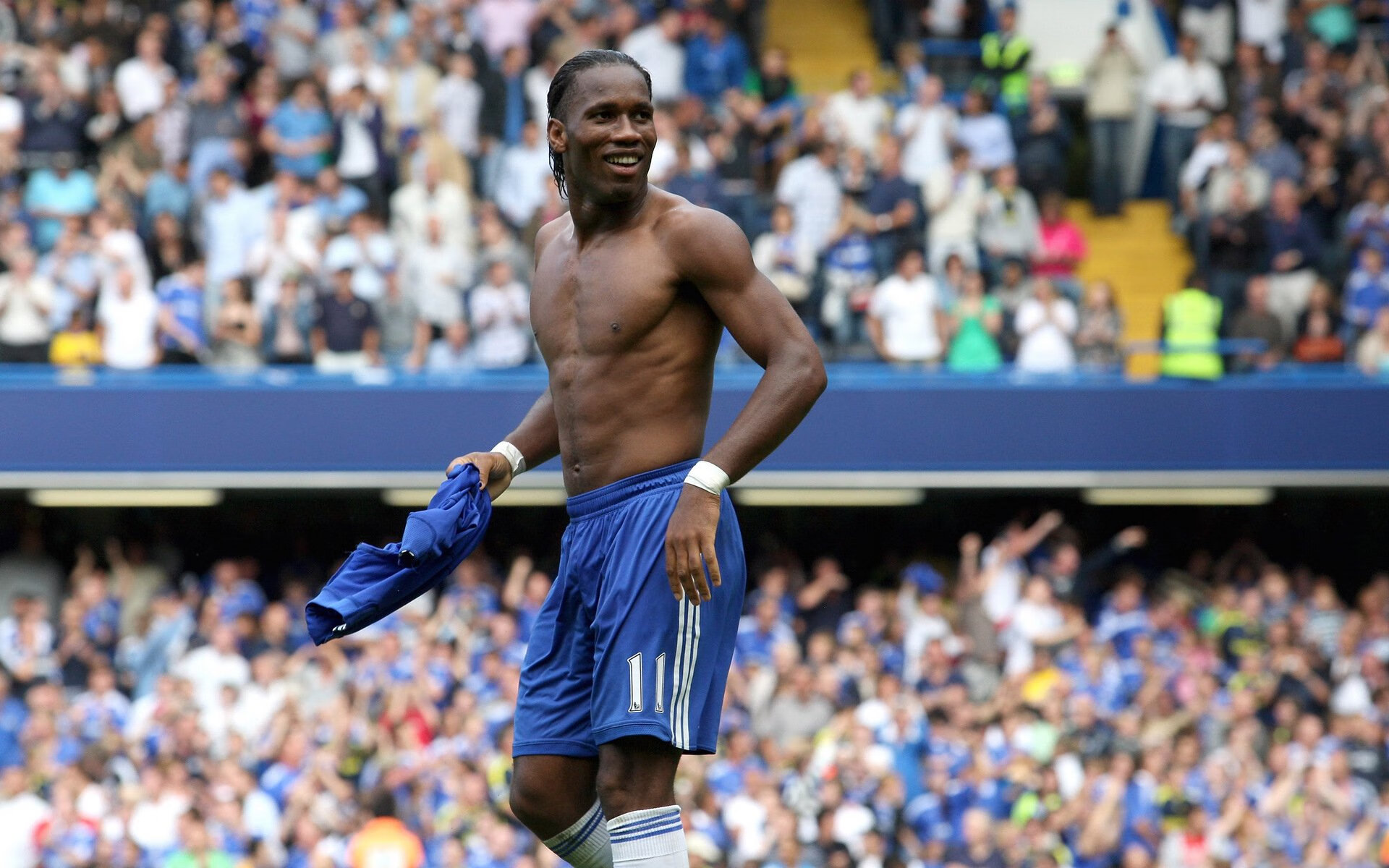 足球中的技术奇迹：知名运动员的冷门技能大揭秘，足球球员技能